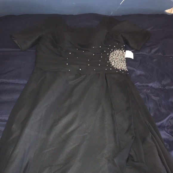 NWT Gorgeous Size16 Formal Blck Gown W/Bead Detail - Picture 3 of 7